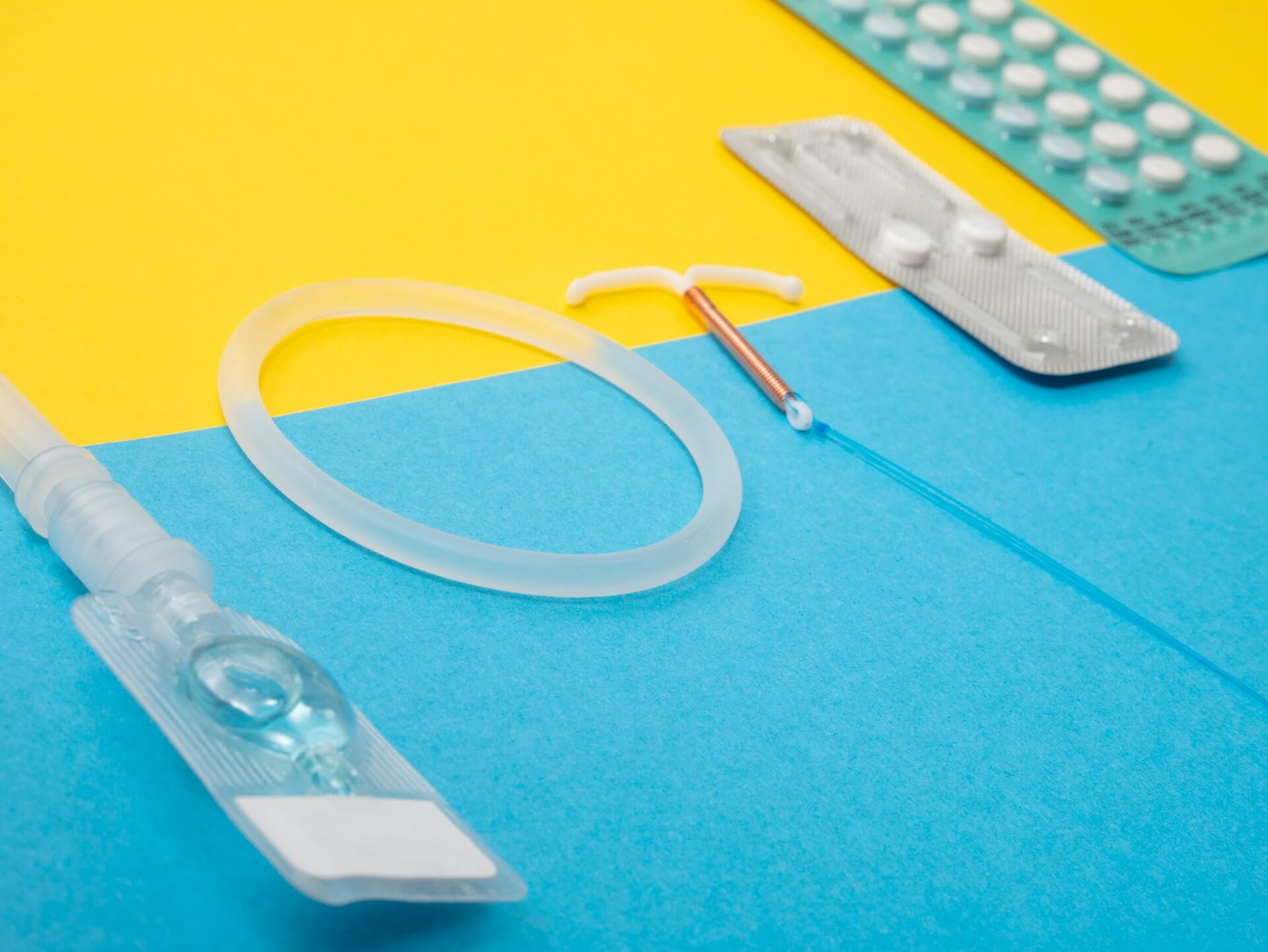 https://unsplash.com/photos/a-medical-device-is-laying-on-a-blue-and-yellow-surface-hFphI8Zx_E4